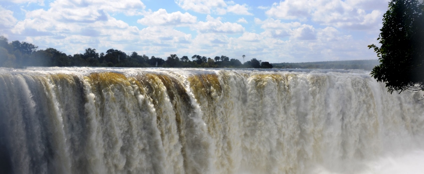 Vic Falls in peak flood - www.PhotoSafaris.travel